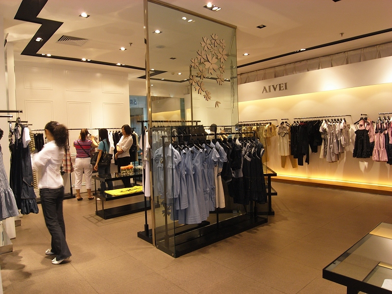 服装商线上与线下比价:实体店销量堪忧