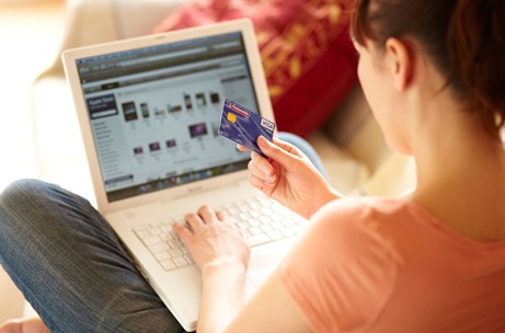 2014年我国网上零售额27898亿元 同增49%