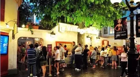 为什么顾客心甘情愿在这家饭店排队等位