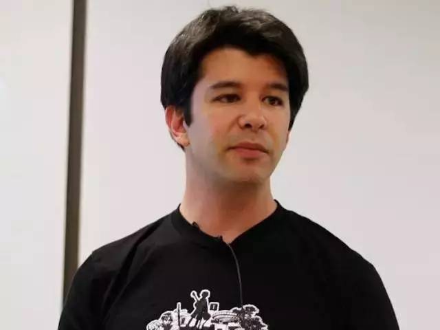 今天创哥给大家说一个比谁都倒霉的创始人! UberCEO特拉维斯卡拉尼克 最近卡拉尼克的Uber中国被收购了,创哥相信卡兰尼克心里也是在滴血的,毕竟这个硅谷大咖创业这么多次,在几十个国家被称为战神,还从来没有认过输。 这两年在中国烧了20多亿美元,到头来却被滴滴干掉,天朝威力还是太大了~ 虽然如今的卡拉尼克,坐拥全世界估值最高的公司(Uber如今估值700亿美金),但仍然被大家称为世界上最倒霉的创业者。 这个1976年出生,长着阳光脸的大男孩,刚刚40岁就白了头。 主要还是因为这孩子,实在是