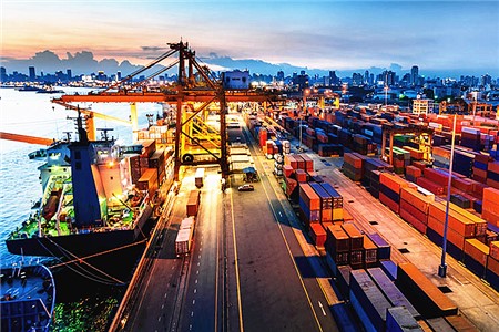 中国前7月出口同比增长14.4% 顺差收窄14.5%