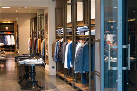 上海ifc又添一设计师品牌这次是THOM BROWNE