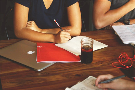 乐视网连续两天跌停 近800万手封单封死跌停