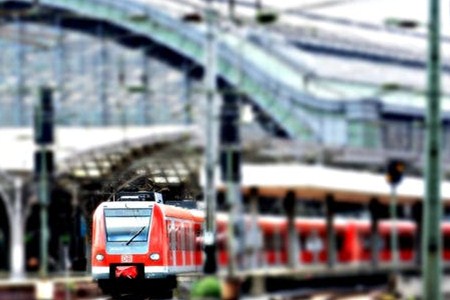 高铁顺手寄正式开通 最快次18点前可送达