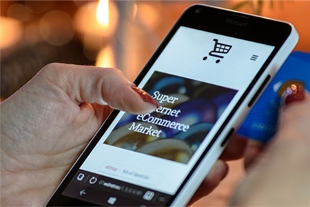 AI入侵：智能手机未来十年 谁将称霸？