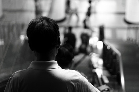 聚光灯下 聚美优品不同的角度有不同的侧影