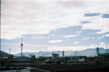 京东联合曲美落地第二家门店 增AI导购功能