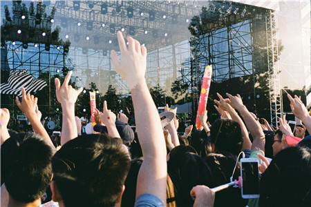 京东阿里正向上争夺奢侈品增量市场