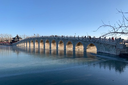 京东物流再下一城 无人配送大战正酣