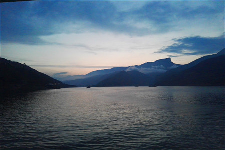 一年营收10个亿 “卖馒头”如何支起一个IPO