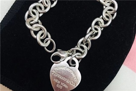 上半年收入281亿 老凤祥位列内地第一品牌