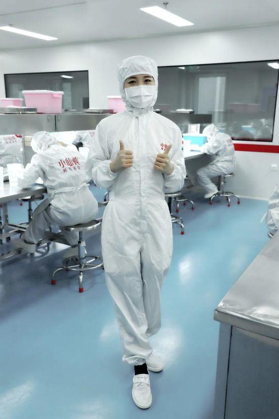 硬核工厂直播：小仙炖首次公开鲜炖燕窝的生产全过程