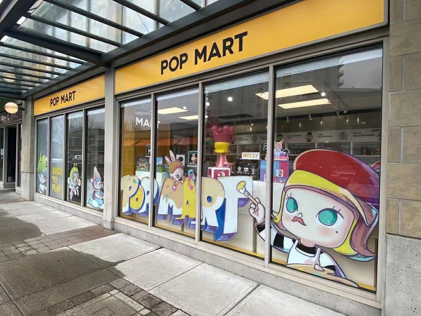 泡泡玛特在加拿大的第一家门店开业