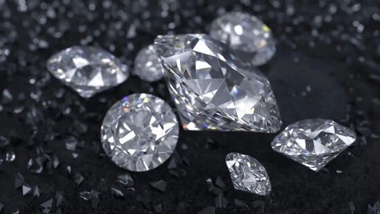 特征及荧光,磷光颜色的方法,已经能够区分大多数合成钻石与天然钻石了