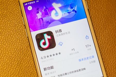 百万网红阿梓自爆猛料 全网炸锅