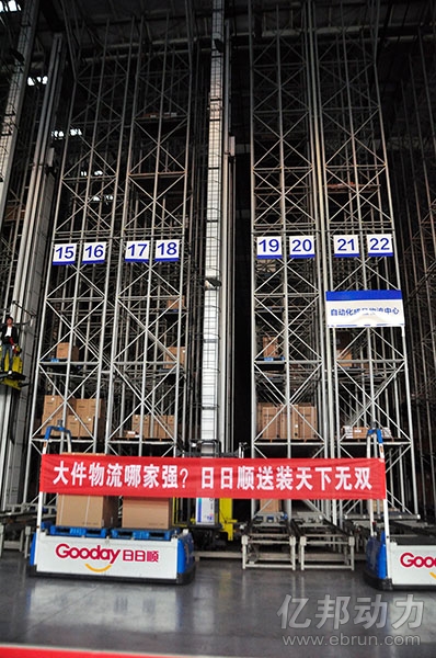 1/10                               日日顺仓库里待发的货物,日日顺