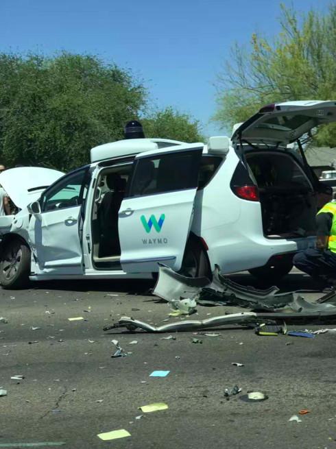 Waymo在钱德勒市发生车祸，警方认为Waymo无违规