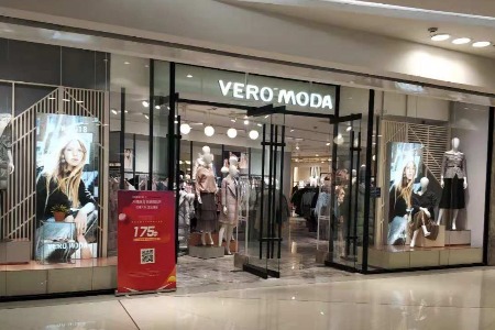 “中国版Zara”拉夏贝尔半年亏5亿