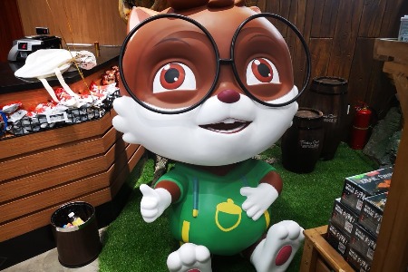 三只松鼠成休闲零食领域首家年成交额破百亿企业