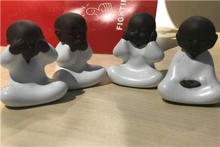 微网红工厂批量生产子版李佳琦薇娅 有可能弯道超车吗？