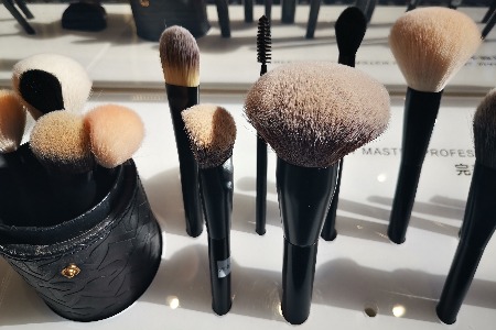 完美日记离“中国的欧莱雅”有多远？