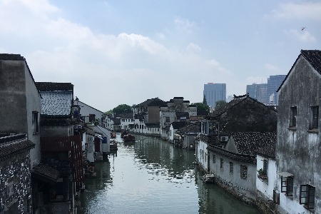 为什么苏伊士运河被堵 全球经济都要“抖一抖”