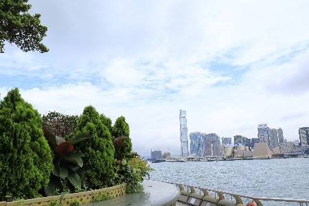 零售晚报：在线教育巨头“绝境求生”丨电商财经要闻