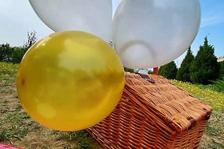 飞书和钉钉之间 差了几个企业微信？