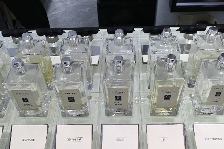 通过“气味”出售幻想 新锐香氛品牌怎样讲故事？