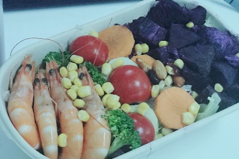 陆正耀新项目趣小面开业 带着股瑞幸味儿