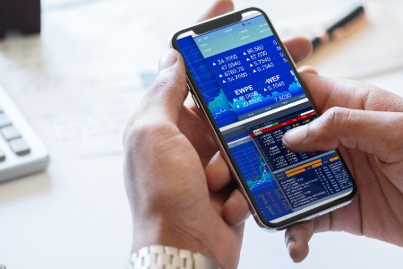 季度营收首次突破10亿美元 盈利增长环比放缓