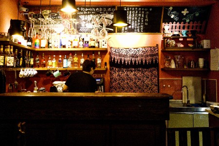 “小酒馆”年轻女孩消费占比更高