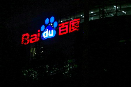 家用投影仪困在娱乐后方