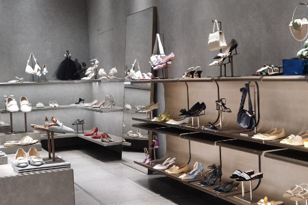 10年做成100亿美金市值 这个跑鞋品牌有何不同？