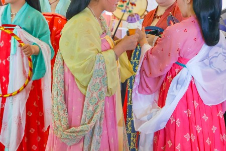 零售晚报：曹县爆红之后 柯桥不甘屈居幕后 | 亿邦深度