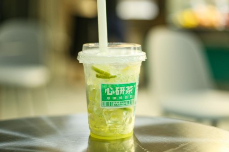 果汁破局第一步：解决“可有可无”的身份危机