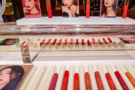 花西子建化妆品科学创新研发中心 计划五年投入10亿