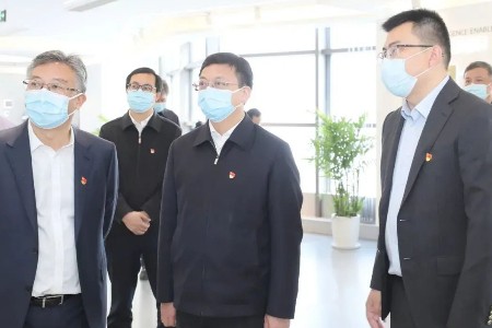 苏州市委书记曹路宝调研“长三角产业数字化创新中心”