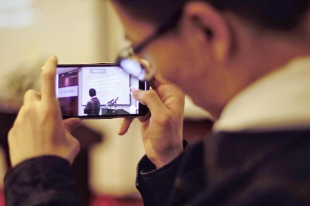 同样拿了“真还传”的剧本 女版罗永浩为何翻车了？