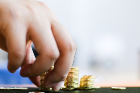 投资了刘强东丁磊们的顶级大佬 在小区群求购牛奶面包