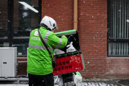 互联网援沪“保供”大作战 快递员骑手纷纷返岗