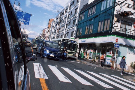 零售晚报：每日优鲜每日2万份抗疫套餐驰援上海 员工分享抢菜攻略
