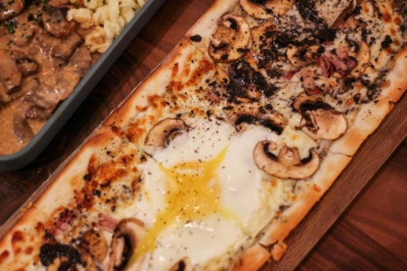 中国的美国披萨 靠外卖“吃”胖了