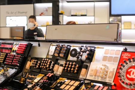 彩妆越来越难赚钱了：粉妆毛利率比上年同期减少37.82%