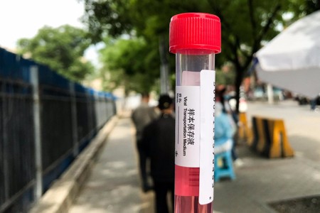 核酸采样机器人在上海问世