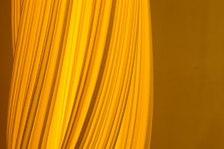 薇娅助播团再开直播间 蜜蜂欢乐社首播1小时场观超17万