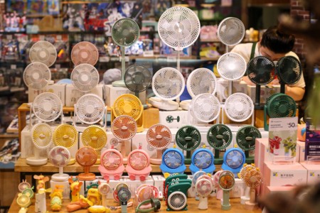 零售晚报：3毛钱一张能月销超百万！在40℃高温天有人靠它“救命”