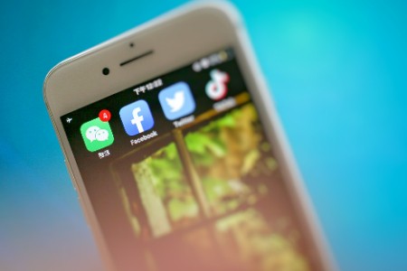 “弹窗癌”逼急手机厂商