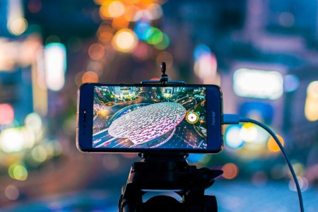 这届年轻人在直播间尝尽了爱情的苦