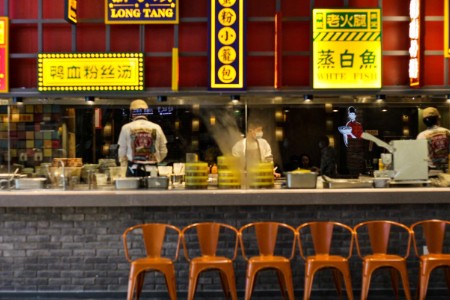 商务部：上半年在线餐饮销售额同比增长2.6%